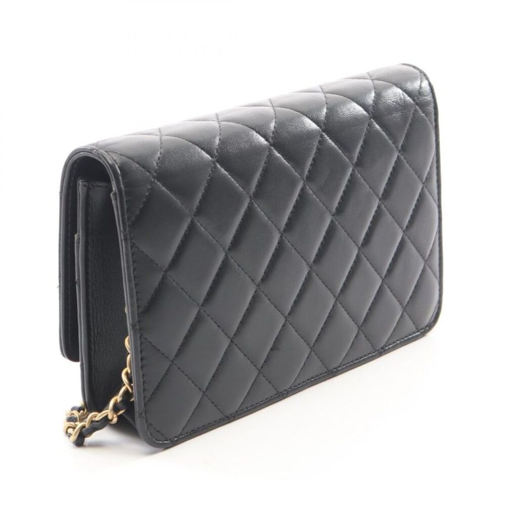 CHANEL Matelasse Lambskin Shoulder Bag - Picture 2 of 10